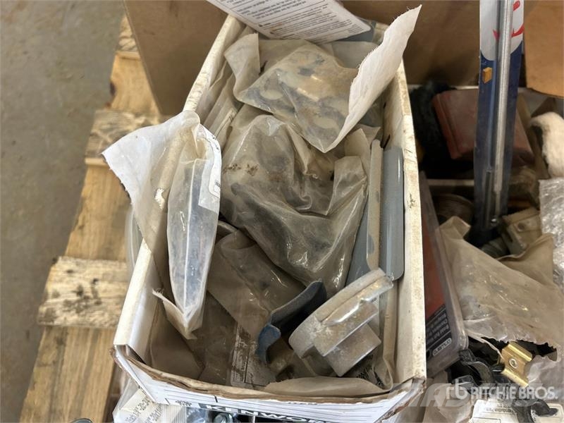 Quantity of Assorted Nuts, Bolts, Tyre Repair Kits Inne akcesoria