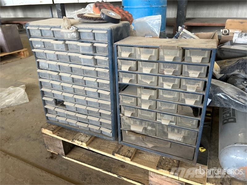 Quantity of Assorted Nuts, Bolts, Tyre Repair Kits Inne akcesoria
