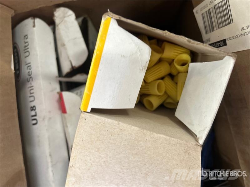 Quantity of Assorted Nuts, Bolts, Tyre Repair Kits Inne akcesoria