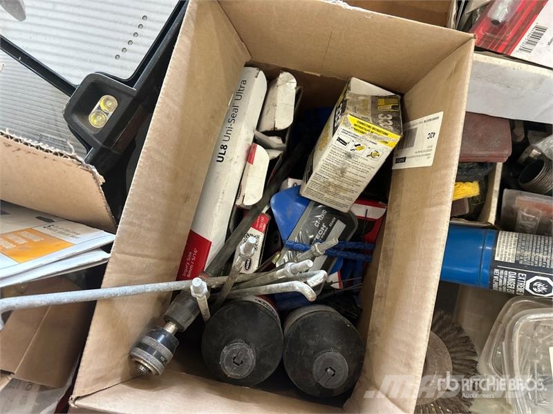 Quantity of Assorted Nuts, Bolts, Tyre Repair Kits Inne akcesoria