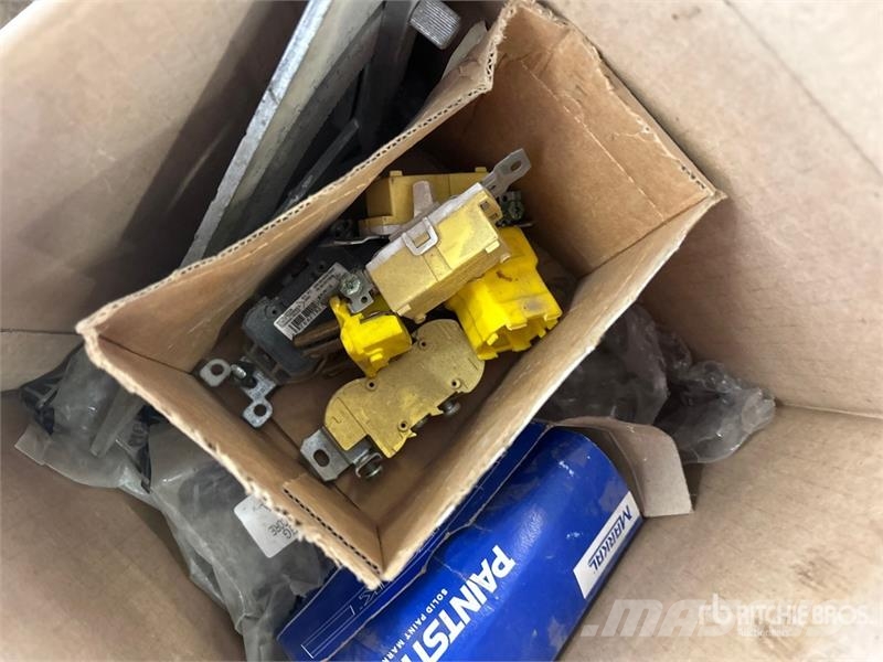 Quantity of Assorted Nuts, Bolts, Tyre Repair Kits Inne akcesoria