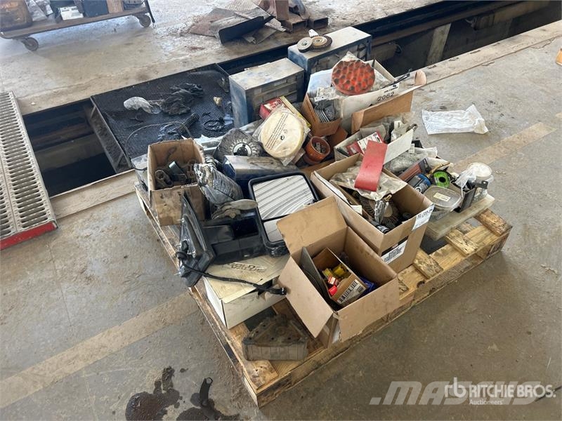 Quantity of Assorted Nuts, Bolts, Tyre Repair Kits Inne akcesoria