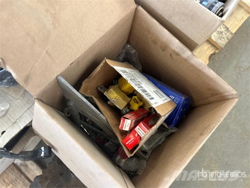 Quantity of Assorted Nuts, Bolts, Tyre Repair Kits Inne akcesoria