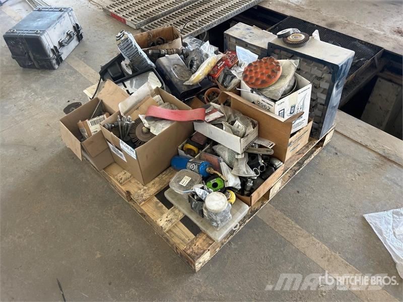 Quantity of Assorted Nuts, Bolts, Tyre Repair Kits Inne akcesoria