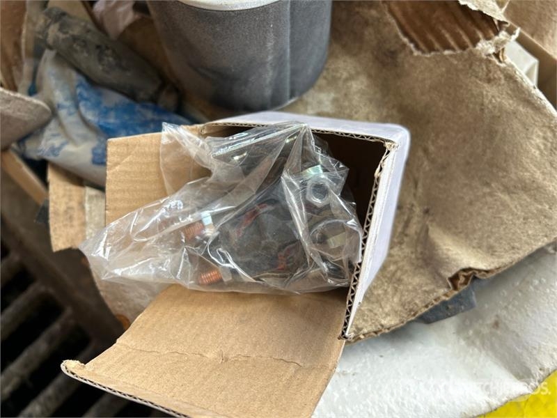 Quantity of Assorted Parts Other components