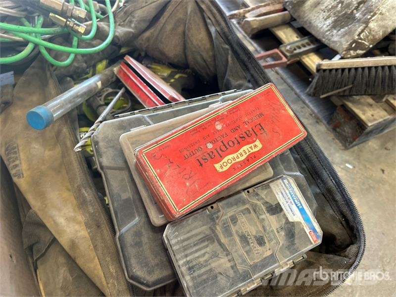 Quantity of Assorted Sockets, Drill Bits, Power To Inne akcesoria