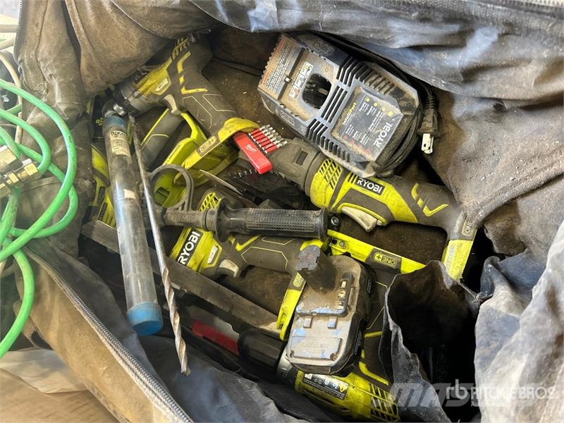 Quantity of Assorted Sockets, Drill Bits, Power To Inne akcesoria
