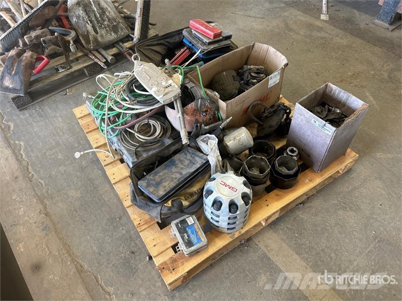 Quantity of Assorted Sockets, Drill Bits, Power To Inne akcesoria