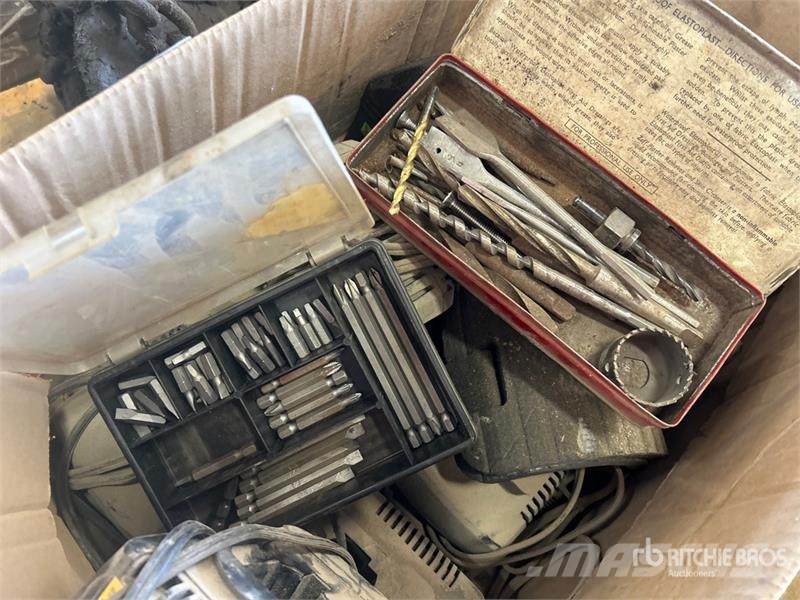 Quantity of Assorted Sockets, Drill Bits, Power To Inne akcesoria