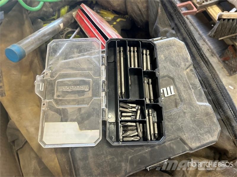 Quantity of Assorted Sockets, Drill Bits, Power To Inne akcesoria