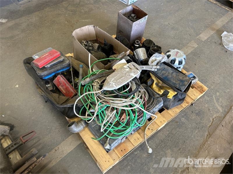 Quantity of Assorted Sockets, Drill Bits, Power To Inne akcesoria