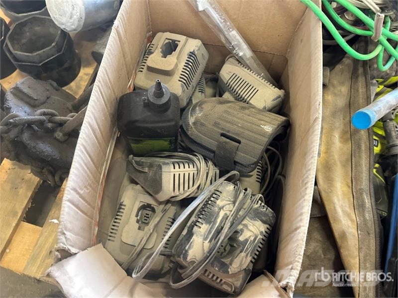 Quantity of Assorted Sockets, Drill Bits, Power To Inne akcesoria