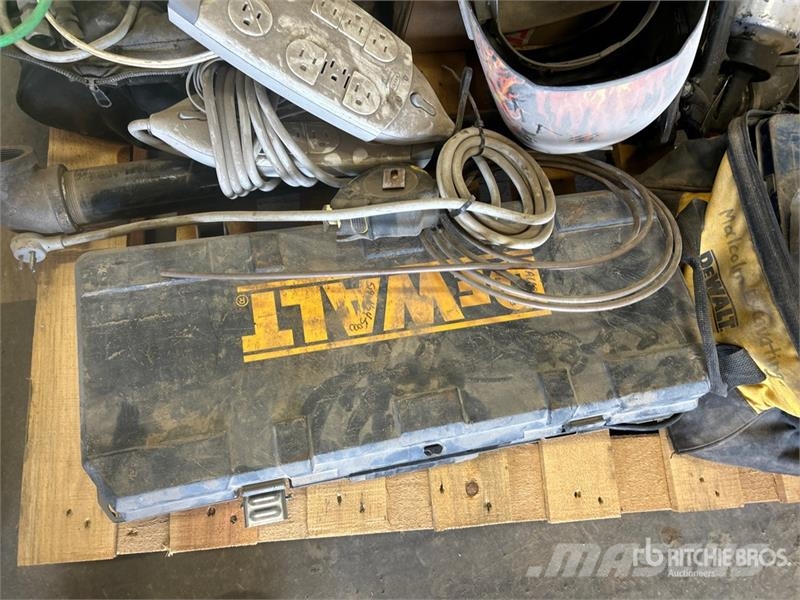 Quantity of Assorted Sockets, Drill Bits, Power To Inne akcesoria