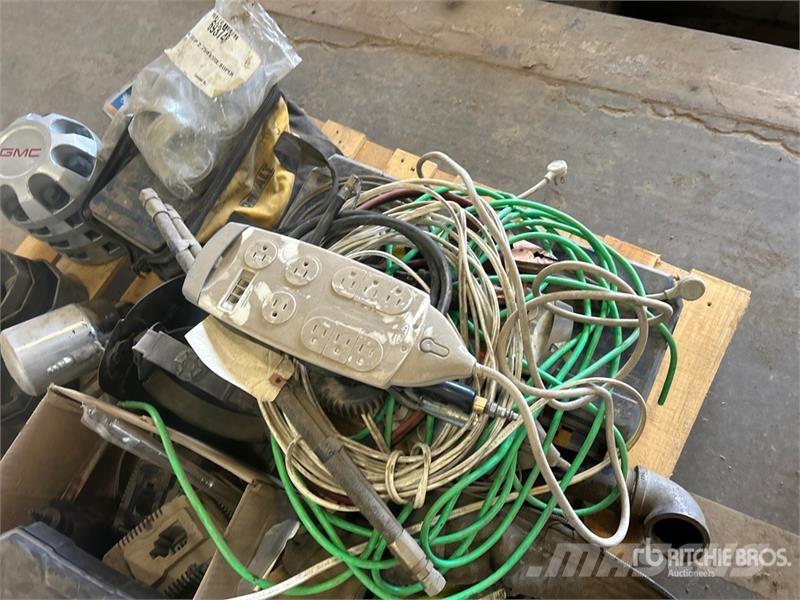 Quantity of Assorted Sockets, Drill Bits, Power To Inne akcesoria