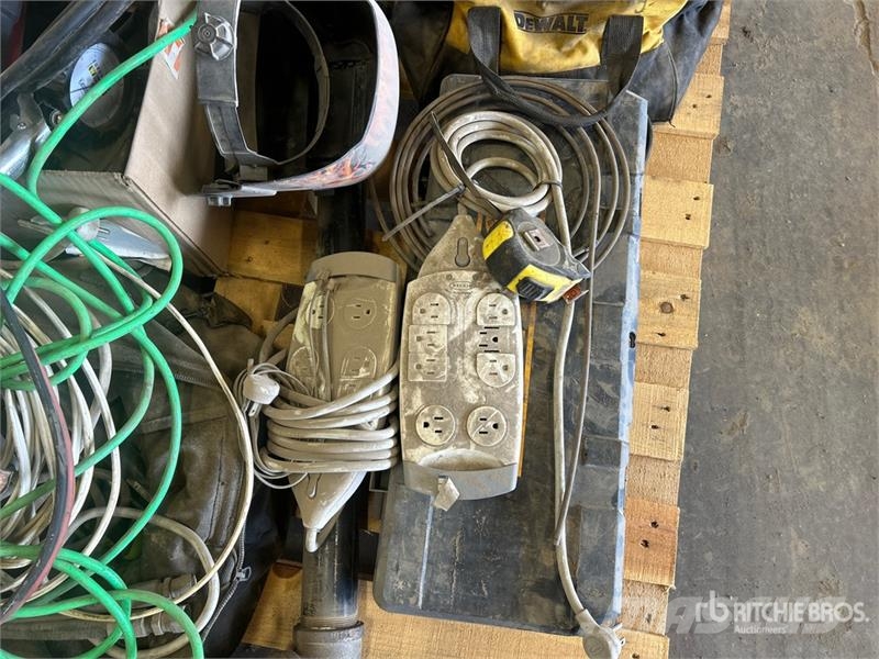 Quantity of Assorted Sockets, Drill Bits, Power To Inne akcesoria