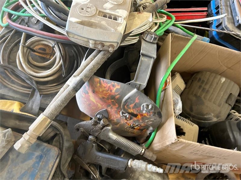 Quantity of Assorted Sockets, Drill Bits, Power To Inne akcesoria