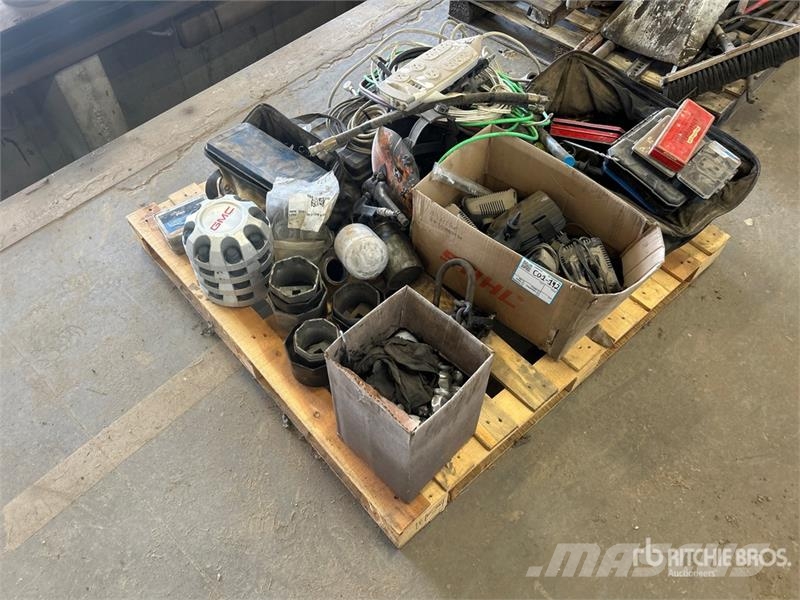 Quantity of Assorted Sockets, Drill Bits, Power To Inne akcesoria