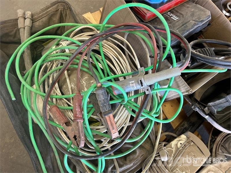 Quantity of Assorted Sockets, Drill Bits, Power To Inne akcesoria