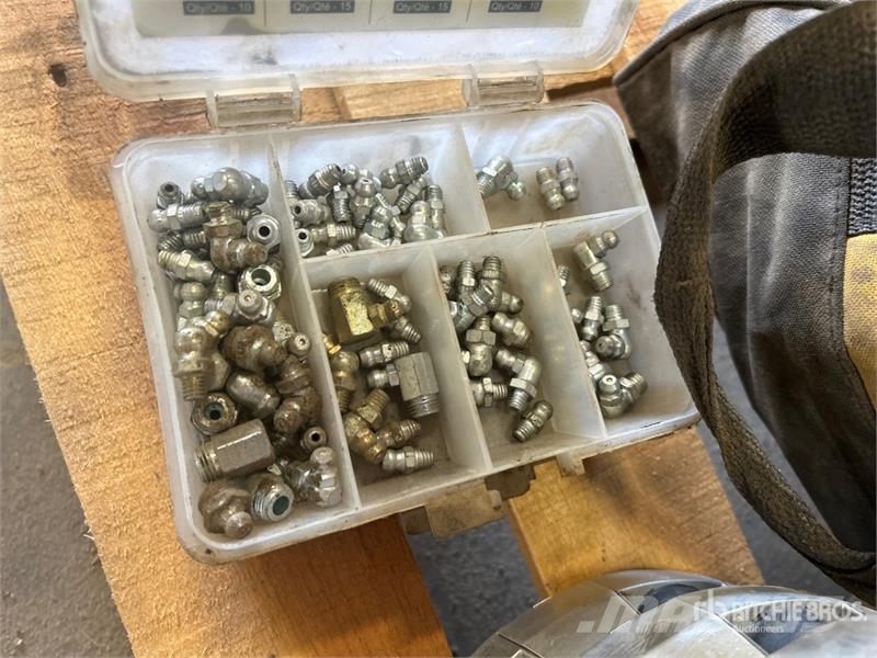 Quantity of Assorted Sockets, Drill Bits, Power To Inne akcesoria