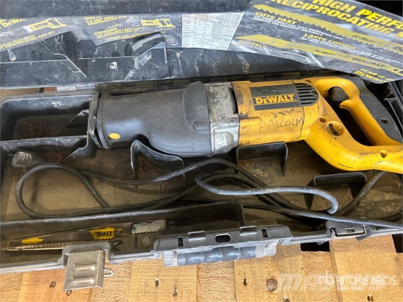 Quantity of Assorted Sockets, Drill Bits, Power To Inne akcesoria