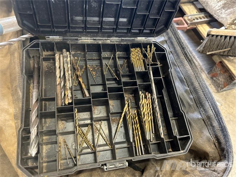Quantity of Assorted Sockets, Drill Bits, Power To Inne akcesoria