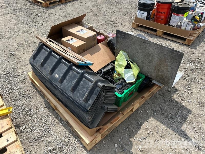 Quantity of Assorted Truck Parts/Accessories Transportes - Outros
