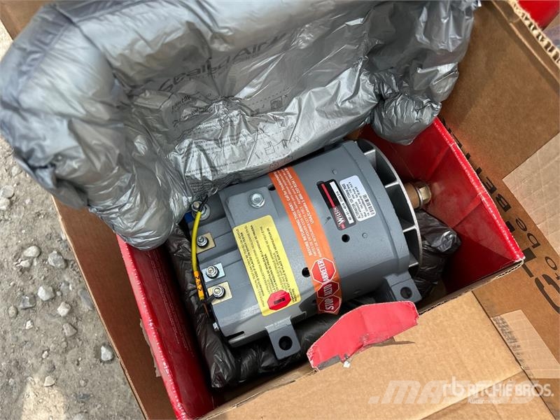 Quantity of Assorted Truck Parts/Accessories Transportes - Outros