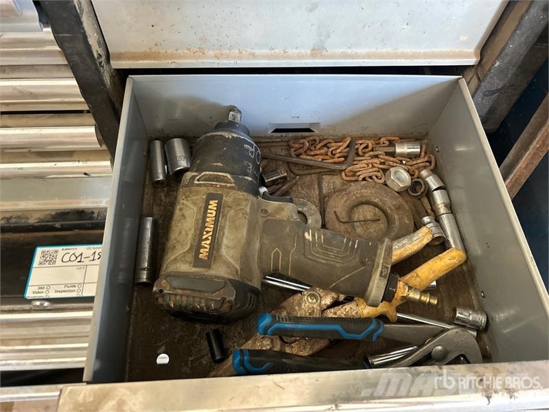 Quantity of Assorted Tools in Tool Box Ďalšie komponenty
