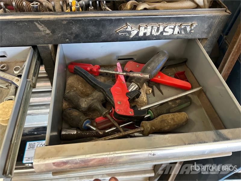 Quantity of Assorted Tools in Tool Box Ďalšie komponenty