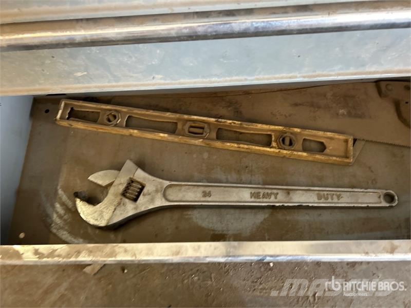 Quantity of Assorted Tools in Tool Box Ďalšie komponenty