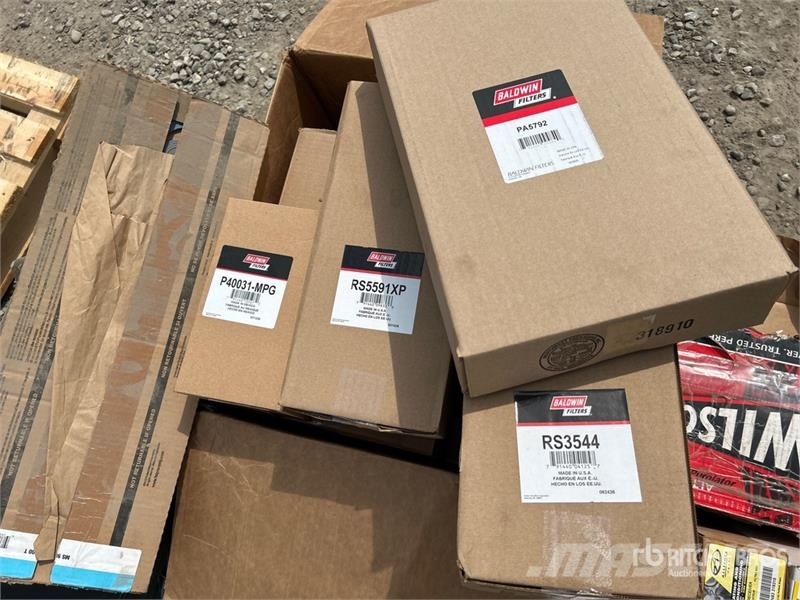 Quantity of Assorted Truck Parts/Accessories Transportes - Outros