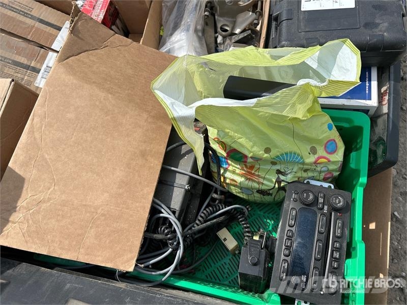 Quantity of Assorted Truck Parts/Accessories Transportes - Outros