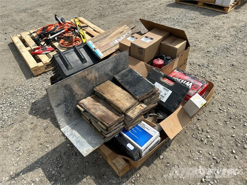 Quantity of Assorted Truck Parts/Accessories Transportes - Outros