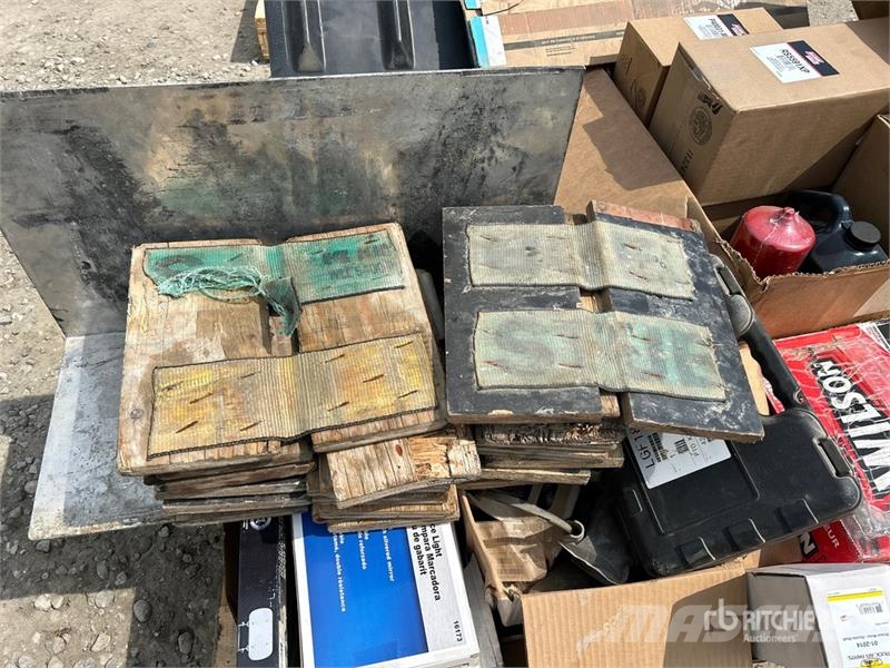 Quantity of Assorted Truck Parts/Accessories Transportes - Outros