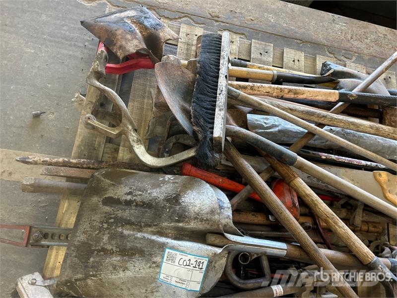Quantity of Assorted Tools, Sledgehammers, Shovels Inne akcesoria