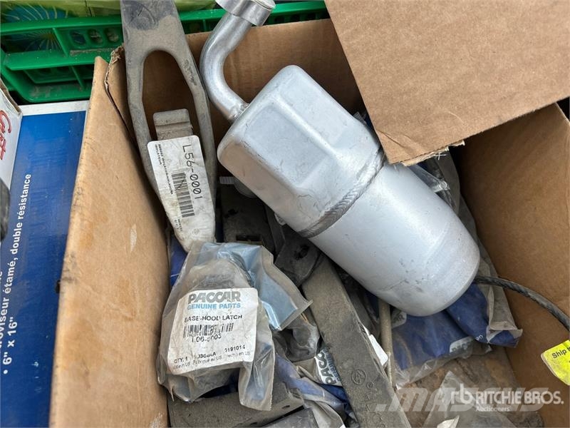 Quantity of Assorted Truck Parts/Accessories Transportes - Outros