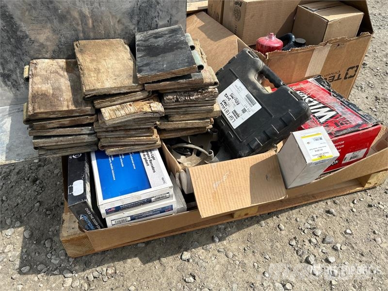 Quantity of Assorted Truck Parts/Accessories Transportes - Outros
