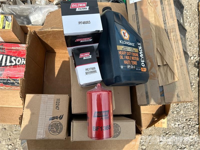 Quantity of Assorted Truck Parts/Accessories Transportes - Outros