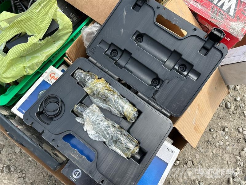 Quantity of Assorted Truck Parts/Accessories Transportes - Outros