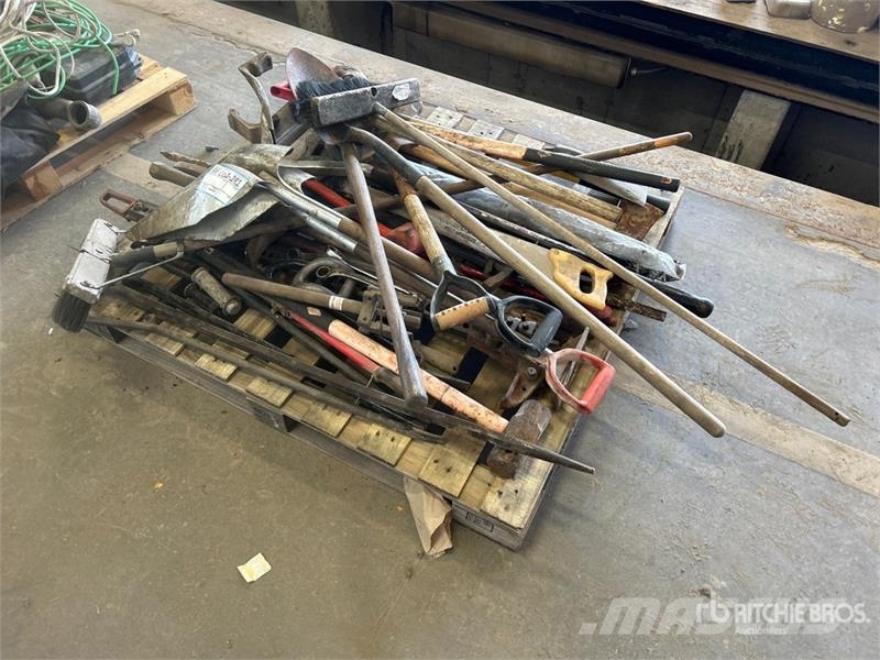 Quantity of Assorted Tools, Sledgehammers, Shovels Inne akcesoria