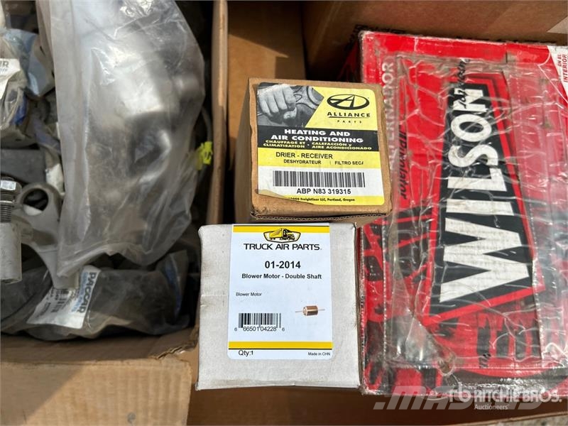 Quantity of Assorted Truck Parts/Accessories Transportes - Outros