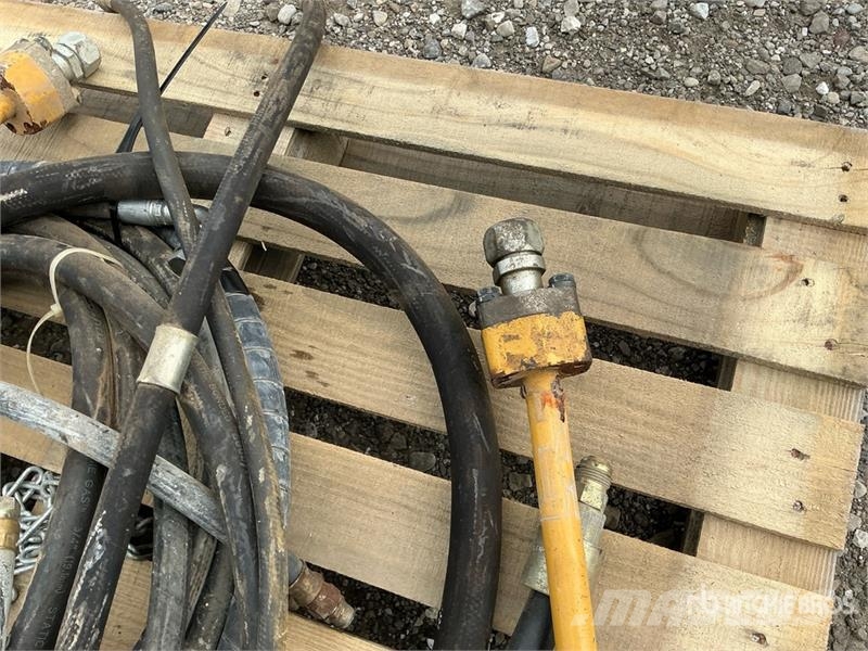 Quantity of Auxiliary Hydraulic Lines Drugi deli