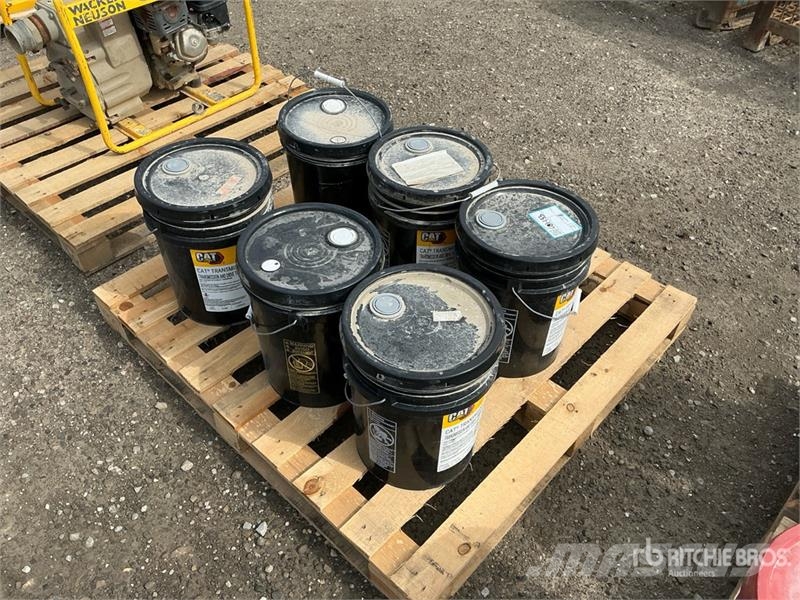 Quantity of Cat Transmission and Drivetrain Oil Inne akcesoria