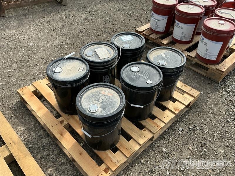 Quantity of Cat Transmission and Drivetrain Oil Inne akcesoria
