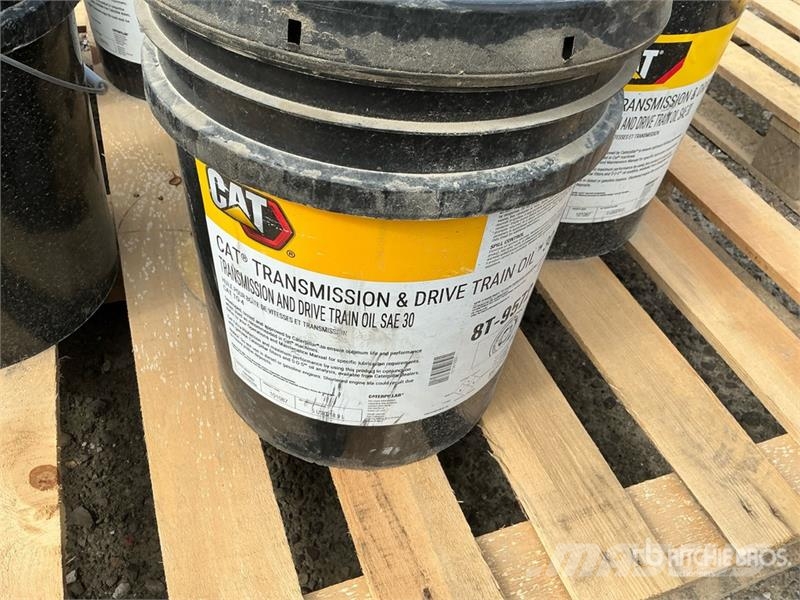 Quantity of Cat Transmission and Drivetrain Oil Inne akcesoria