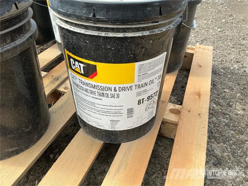 Quantity of Cat Transmission and Drivetrain Oil Inne akcesoria