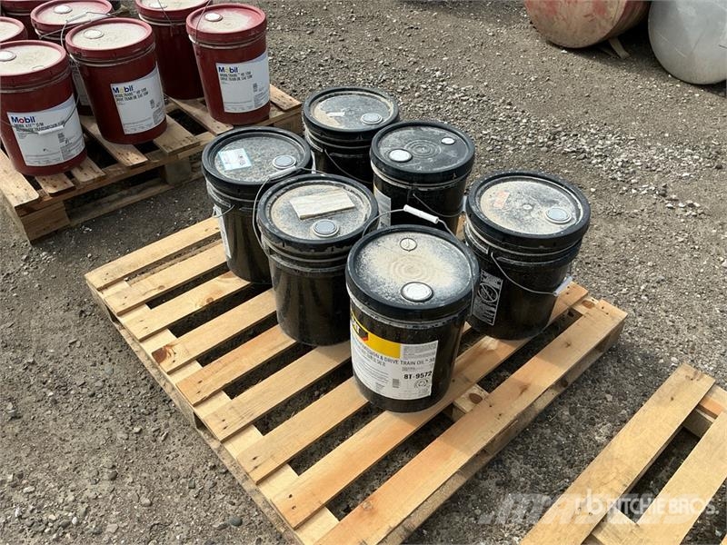 Quantity of Cat Transmission and Drivetrain Oil Inne akcesoria
