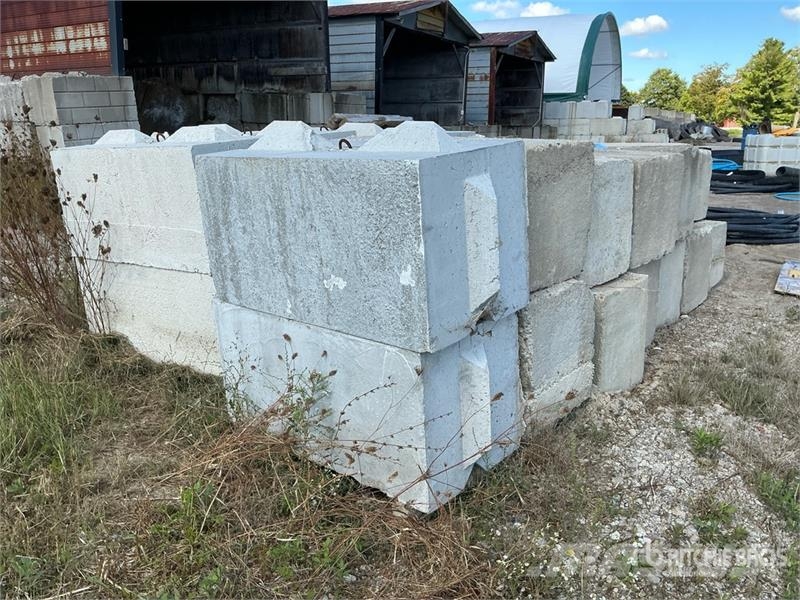 Quantity of Concrete Blocks Seilwinden, Bauaufzüge und Lastenaufzüge