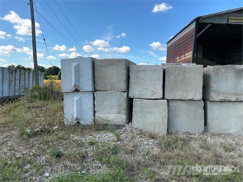 Quantity of Concrete Blocks Seilwinden, Bauaufzüge und Lastenaufzüge