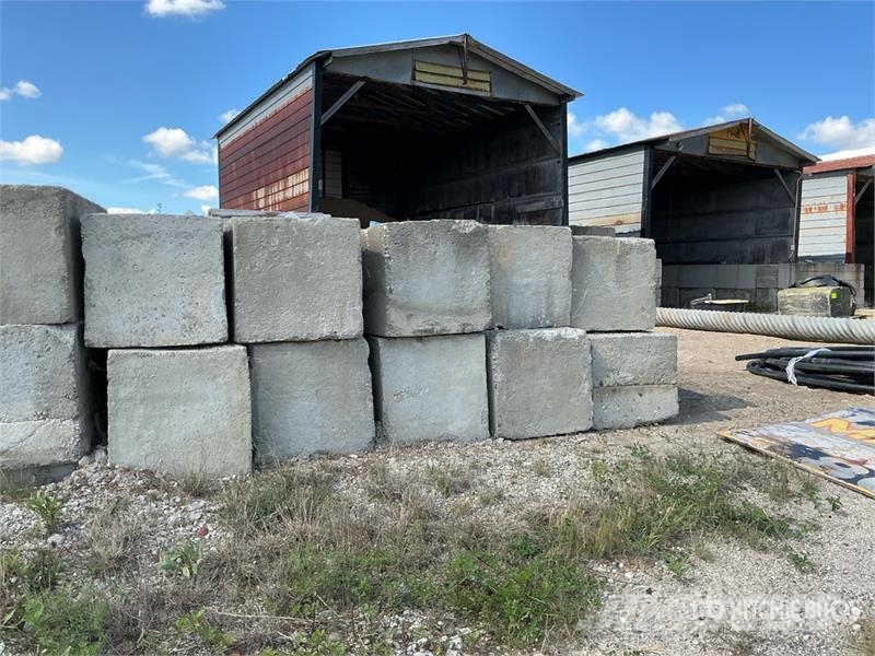 Quantity of Concrete Blocks Seilwinden, Bauaufzüge und Lastenaufzüge